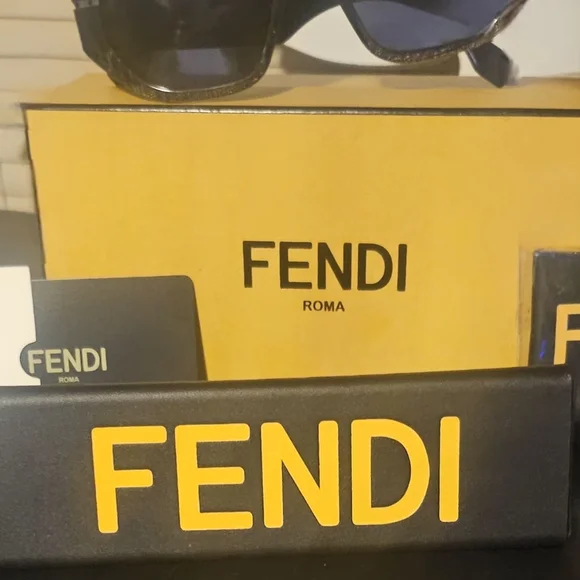 FENDI FULL INCLUSION FENDIGRAPHY Sunglasses FENDI FULL INCLUSION FENDIGRAPHY Sunglasses - www.swaaza.com main image 2